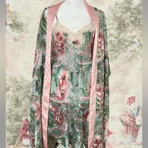 RARE💫 Victoria secrets vintage 1970s GOLD LABEL paisley print slip dress